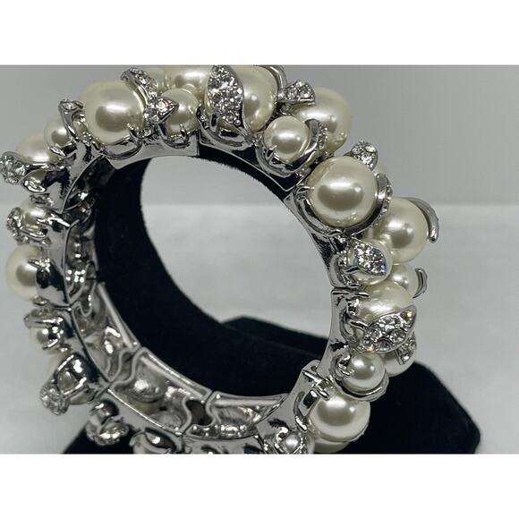 Silver Tone Faux Pearl Crystal Bracelet Stunning Women's Fashion Elegant Chic - Picture 8 of 16